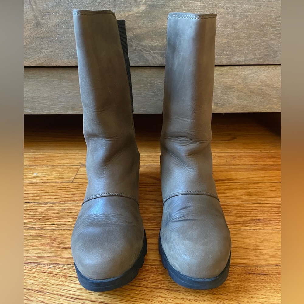 SOREL Women’s Emelie Brown Leather Pull On Mid Calf Boots